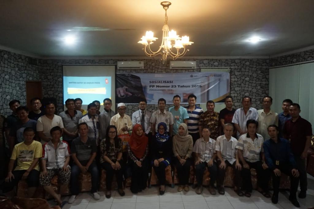 Foto bersama sebagai penutup acara