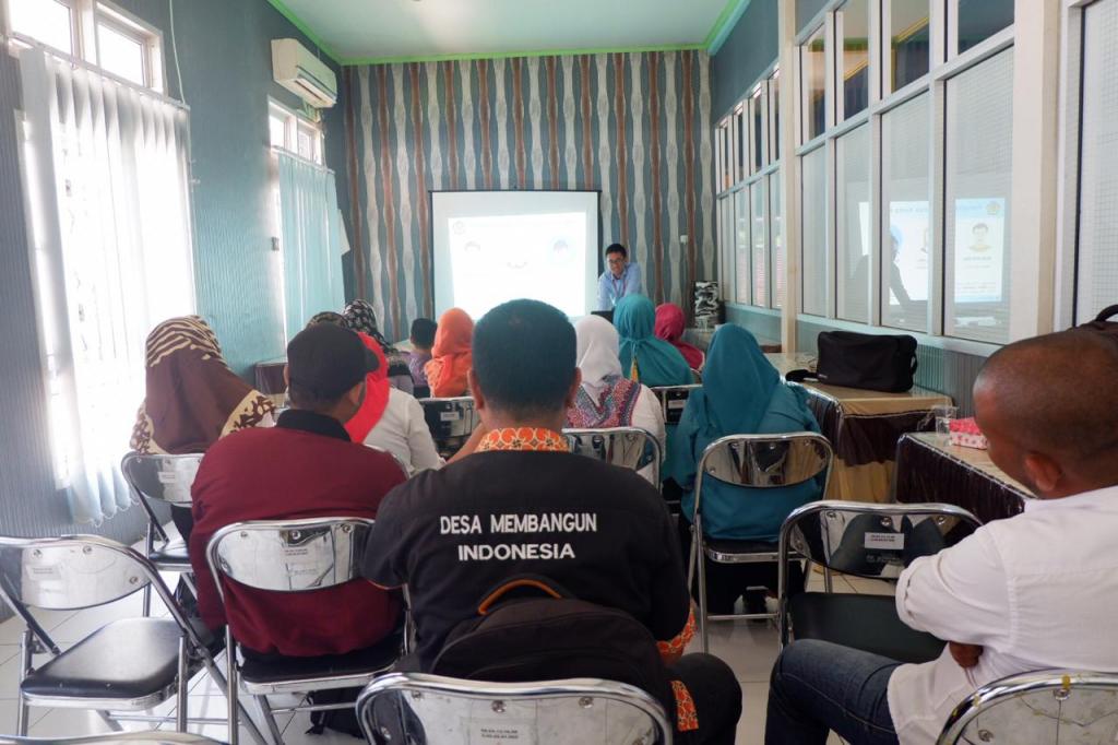 Peserta Mendengarkan Materi