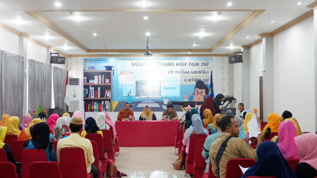 Sambutan oleh Ibu Fiskawaty Sidiki, SE selaku Kabid Perbendaharaan Badan Keuangan Provinsi Gorontalo