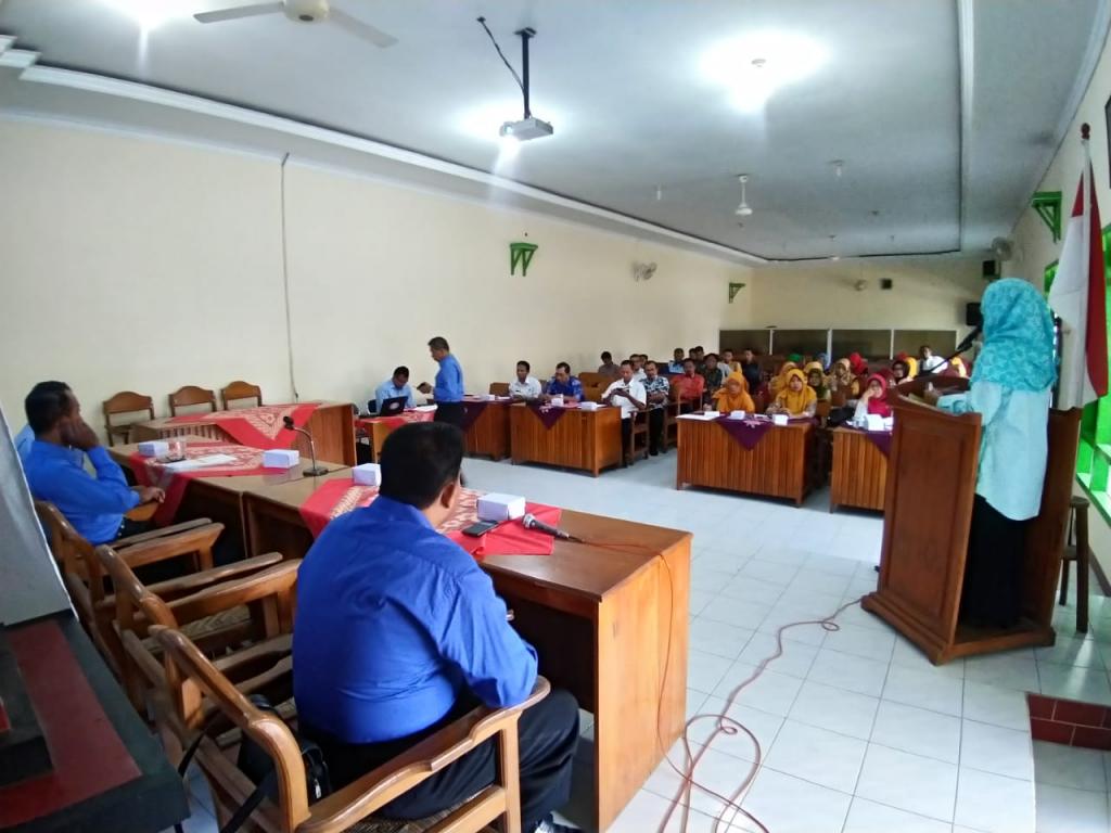 Pin Rosiana, Ketua Penyelenggara memberikan sambutan