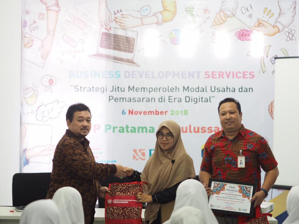Pemberian Piagam Penghargaan kepada Rumah Kreatif BUMN BNI Subulussalam atas kerjasamanya dalam kegiatan BDS