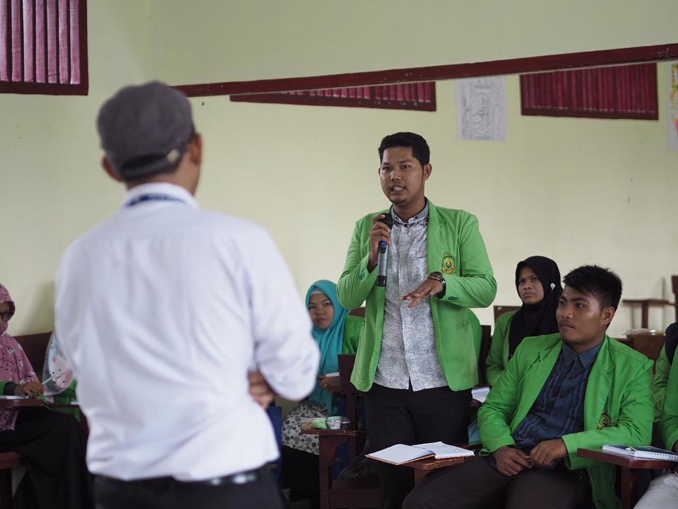 Salah satu Mahasiswa memberika sebuah pertanyaan yang sangat luar biasa