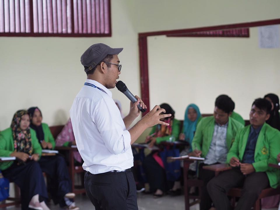 MC Kondang dari KPP Pratama Subulussalam, Agus Riza memberikan Materi Workshop hari ini