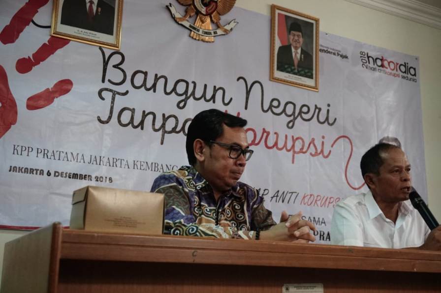 Kepala KPP Pratama Jakarta Kembangan, Suppirman, membuka pelaksanaan seminar.