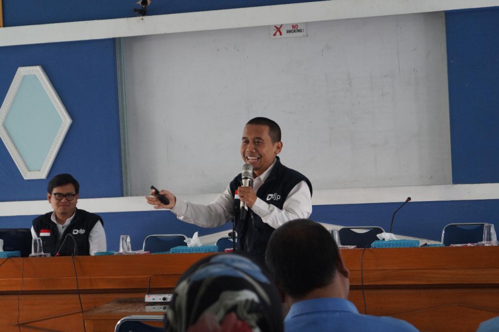 Salah satu narasumber Ismulloh Account Representative (AR) KPP Karawang Utara menyampaikan tentang PPN