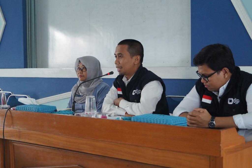 Sambutan dari wakil dIrektur PDAM Karawang Dwi Yulianingsih, SE