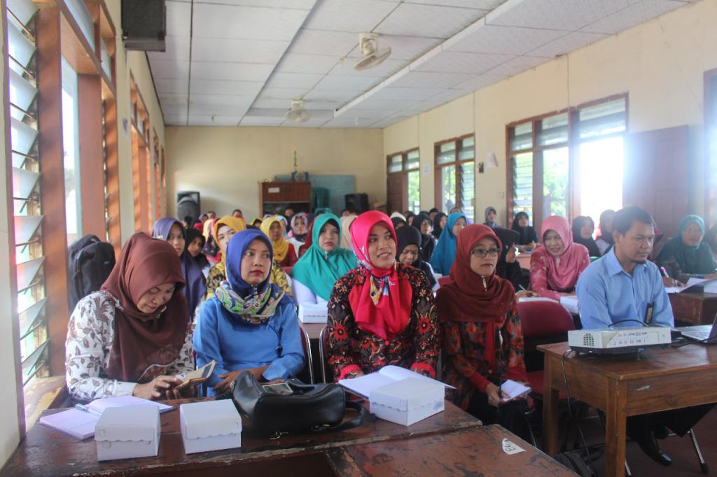 Peserta mendengarkan sambutan yang disampaikan Kepala UPT, Edy Sudjoko