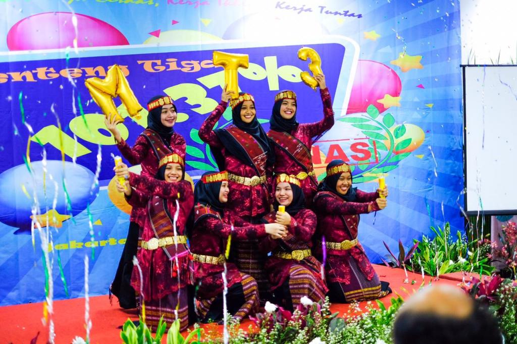 Penampilan Tarian Tor-Tor oleh pegawai KPP Pratama Jakarta Menteng tiga