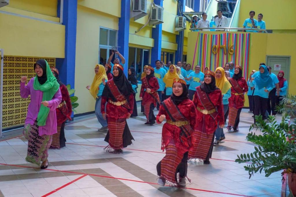 Flash Mob menyambut kehadiran Sakli Anggoro beserta rombongan