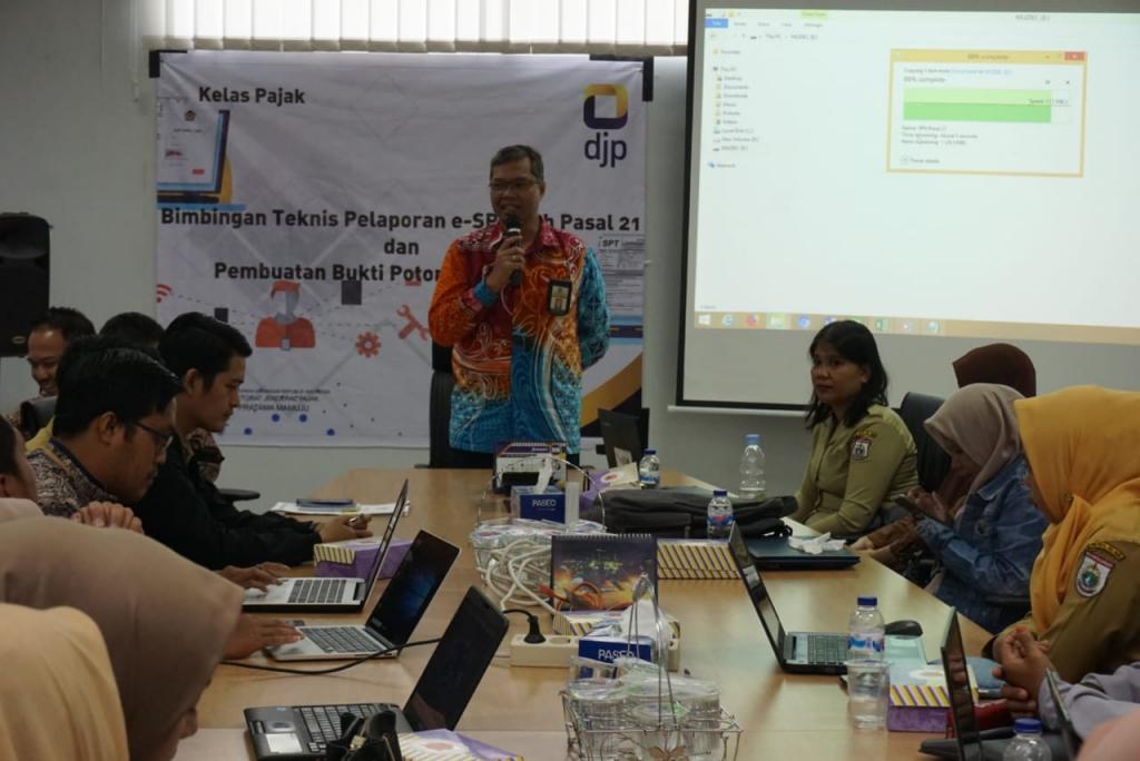 Kepala Kantor membuka acara