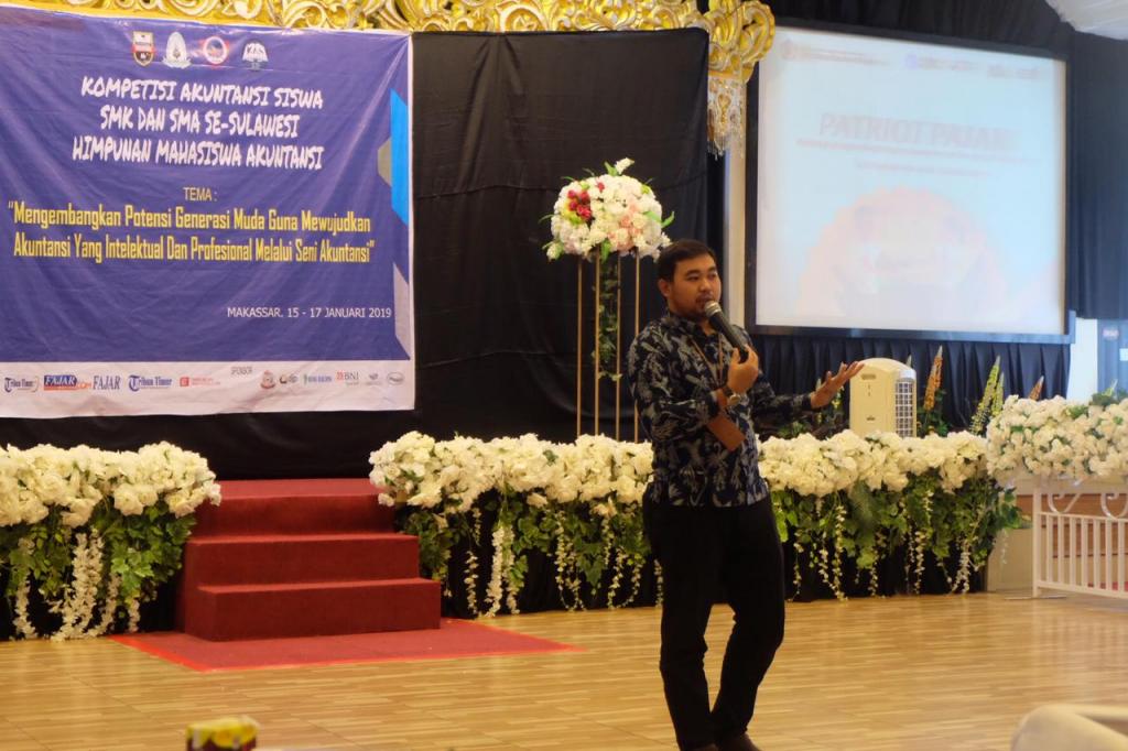 Perwakilan dari Kanwil Sulselbartra menyampaikan materi