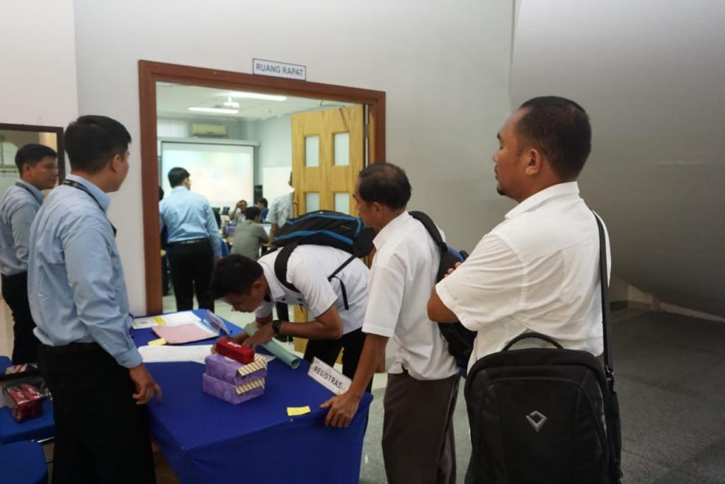 Suasana Bimbingan Teknis Perpajakan pada Bendahara OPD Kabupaten Mamuju