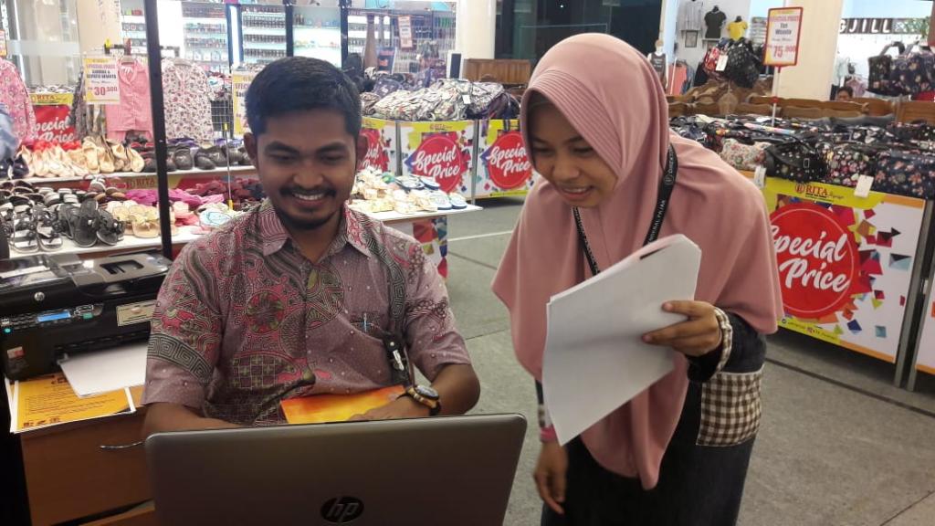 Petugas Pajak Menuntun Pengisian E-Filing (1)