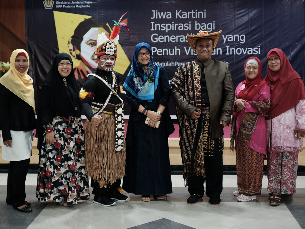 Bangga dengan kebaya, pakaian adat Papua serta pakaian adat Nusa Tenggara timur