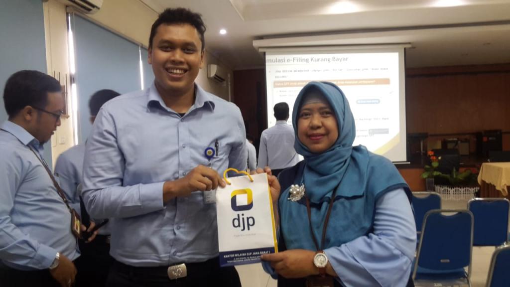 Peserta Yang Sudah Lapor SPT Mendapat Souvenir