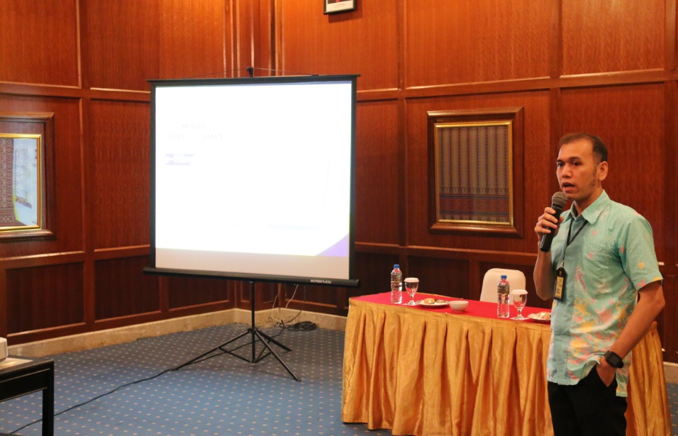 Tim Penyuluhan KPP Pratama Balikpapan sedang menjelaskan materi penyuluhan