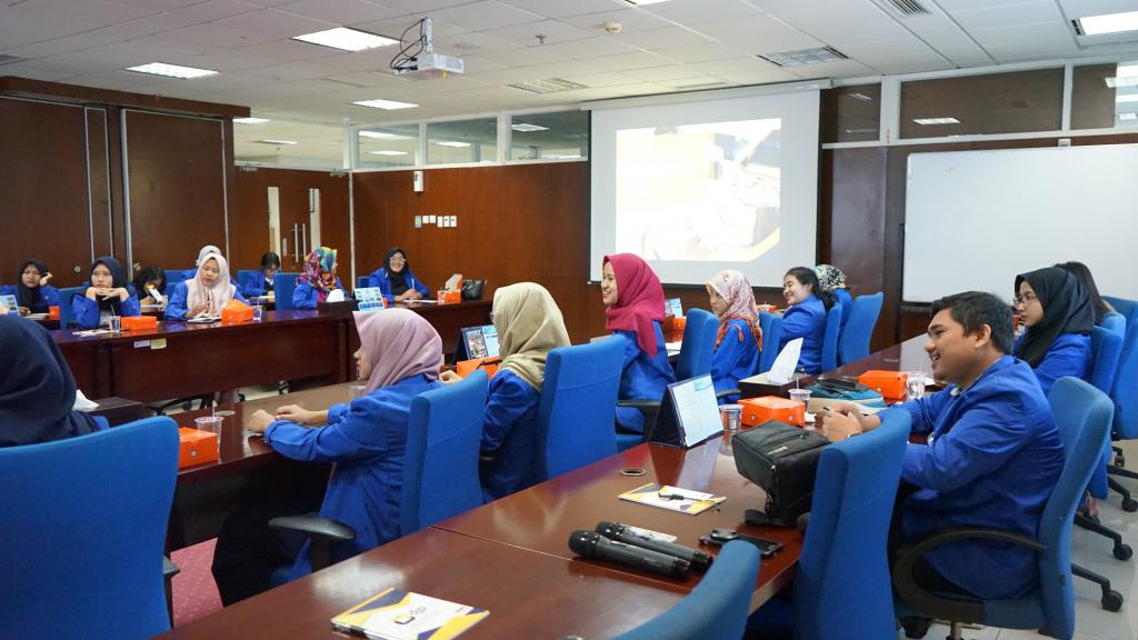 suasana company visit Universitas MH Thamrin