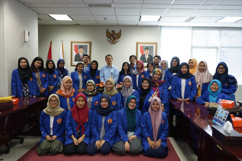 Foto bersama para mahasiswa MH Thamrin dan tim penyuluh
