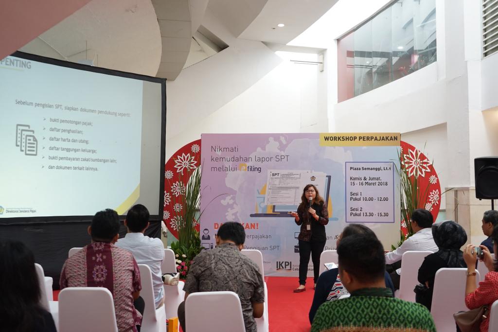 Paparan dari tim penyuluh Kanwil DJP Jakarta Selatan I