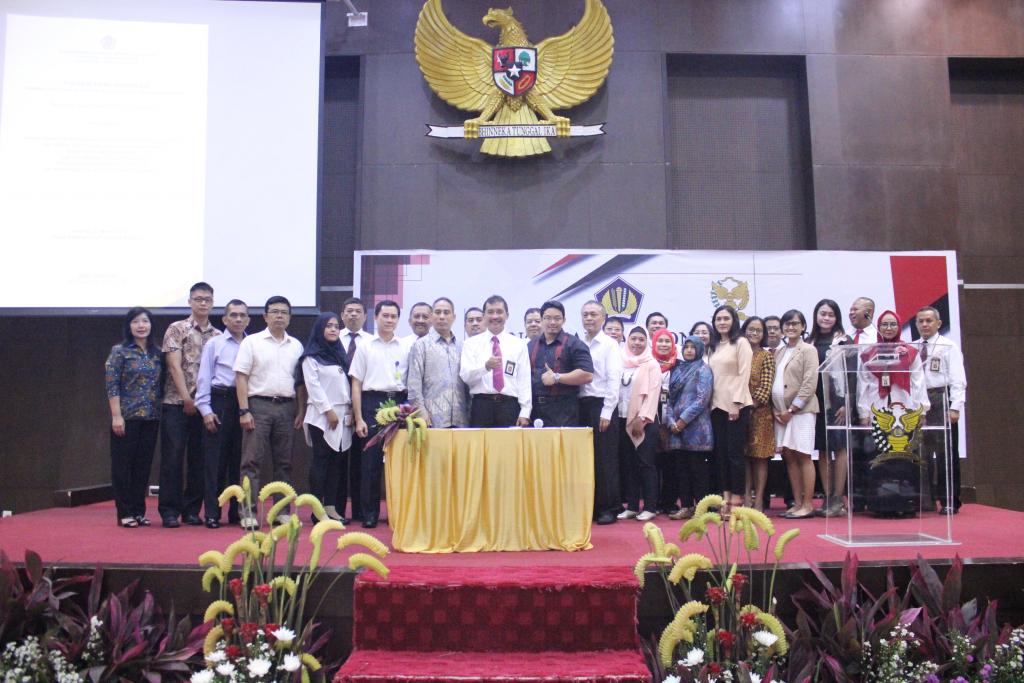 Foto bersama dengan para wajib pajak