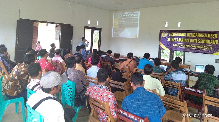 Suasana Penyuluhan. Peserta penyuluhan mendengarkan dengan antusias paparan materi yang disampaikan