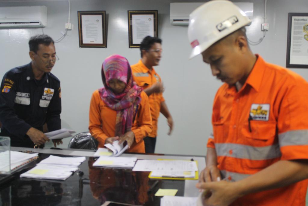 Tim HRD membagikan Efin sekaligus 1721 A1