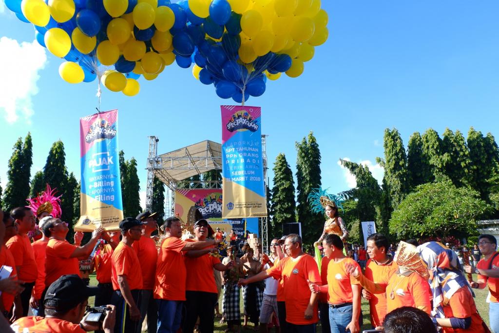 Pembukaan acara ditandai dengan pelepasan balon yang dilakukan oleh Kepala Kanwil DJP Bali, Goro Ekanto