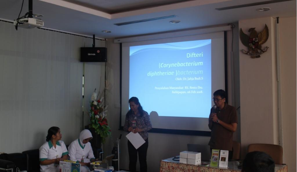 Pemberian materi tentang virus difteri
