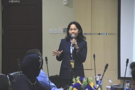 Kepala Seksi Kerja Sama dan Humas Kanwil DJP Sumut I, Rehbina Sukmasari memperkenalkan Reformasi Perpajakan dan Kelompok Kerja I.
