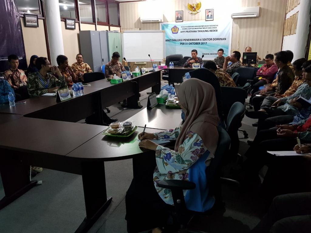 Anggota Tim Satgas SPT Tahunan Mengikuti IHT di Ruang Rapat KPP Pratama Tanjung Redeb