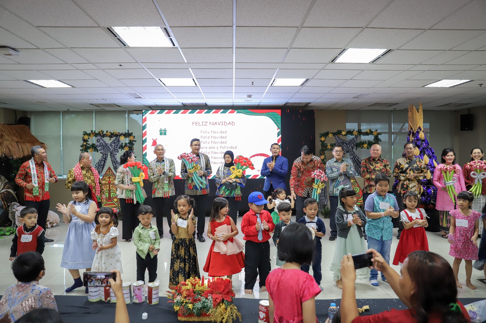 Bimo Wijayanto beserta para pimpinan menghadiri perayaan natal anak