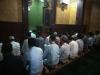 Sebanyak 37 orang melaksanakan salat Isya berjamaah dan dilanjutkan dengan salat Khusuf 2 rakaat di masjid Al Ukhuwwah KPP Pratama Tuban