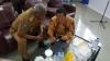 Gubernur Papua Barat sedang mengisi SPT Tahunan didampingi fiskus